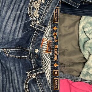 Size 31 low rise Rock Revival EUC jeans.